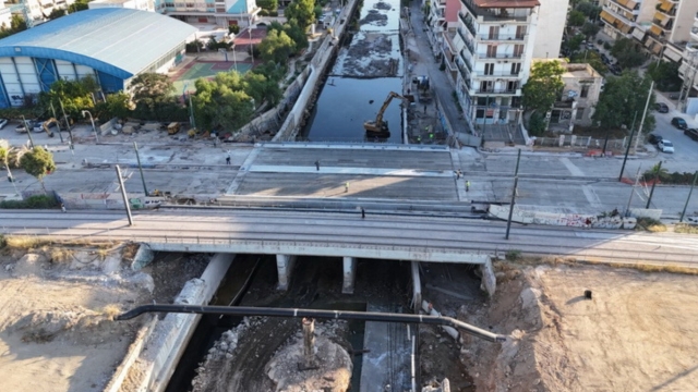 Τέλος η ταλαιπωρία στην παλιά παραλιακή της Αθήνας - ∆όθηκε στην κυκλοφορία από τη Δευτέρα, καθώς ολοκληρώθηκαν οι εργασίες κατασκευής της νέας γέφυρας