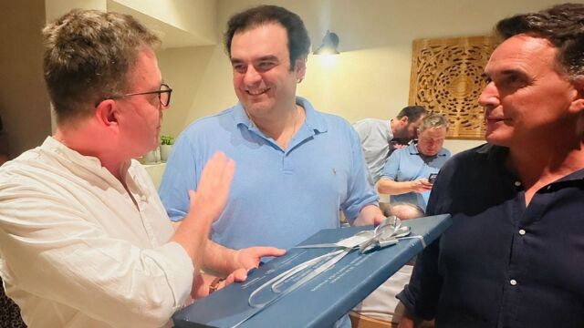 Γενέθλια στην Αιτωλοακαρνανία για τον Κυριάκο Πιερρακάκη, οι ευχές και τα δώρα (Εικόνες)