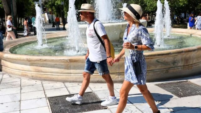 Καιρός: Σε ρυθμούς καύσωνα και η νέα εβδομάδα, οι περιοχές που το θερμόμετρο θα κολλήσει στους 40 βαθμούς - Έρχονται μελτέμια, συναγερμός για πυρκαγιές (Βίντεο)