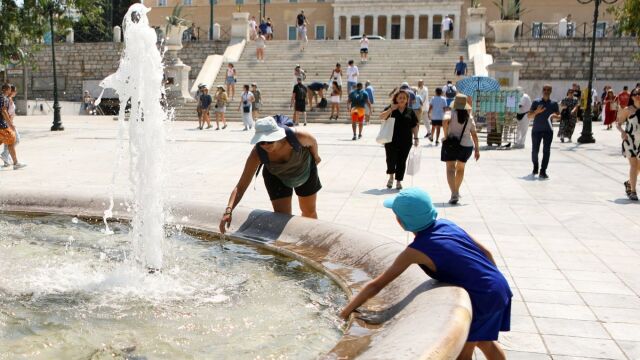 Επιμένει ο καύσωνας: Ξεπέρασε τους 41 βαθμούς ο υδράργυρος - Οι 8 περιοχές που έβρασαν, που καταγράφηκαν οι υψηλότερες θερμοκρασίες (Χάρτης & Βίντεο)