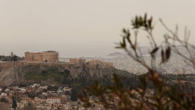 Καιρός: Κοκτέιλ ζέστης, αφρικανικής σκόνης και ισχυρών ανέμων - Σε ποιες περιοχές θα είναι αποπνικτική η ατμόσφαιρα