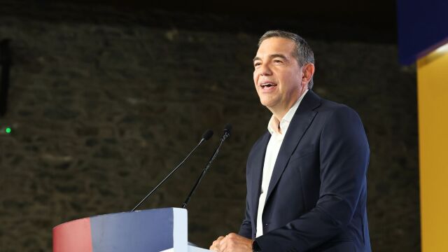 Τσίπρας: Κατώτατος μισθός 1.000 ευρώ, τέλος στις Πανελλαδικές, ΦΠΑ 6% στα βασικά προϊόντα και Πατριωτική Εισφορά (Εικόνες & Βίντεο)