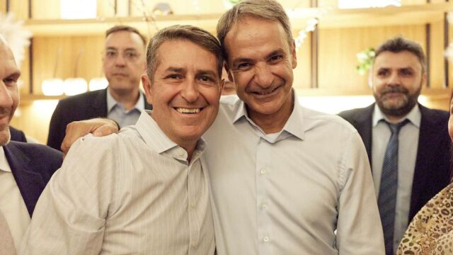 Μυλωνάκης: Μετά από μια δύσκολη δοκιμασία, βρίσκομαι ξανά δίπλα στον πρωθυπουργό - Η πρώτη του δημόσια παρουσία σε πολιτική εκδήλωση και το μήνυμά του