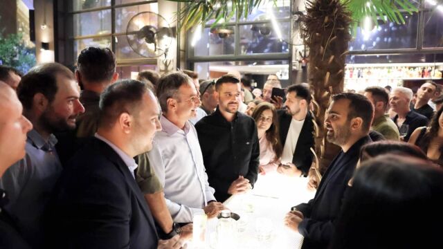 Κυριάκος Μητσοτάκης: Έδωσε το παρών στο πάρτι στελεχών της ΟΝΝΕΔ στη Θεσσαλονίκη - Η παρουσία-έκπληξη της Μαρέβας (Εικόνες)