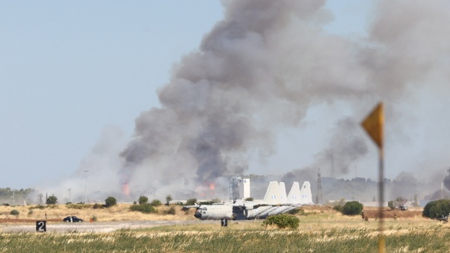 Συνετρίβη Phantom στο Athens Flying Week στην Τανάγρα: Αγωνία για τους δύο χειριστές, για δυστύχημα κάνει λόγο η Πυροσβεστική - Επιστρέφει στην Αθήνα από τη ΔΕΘ ο Δένδιας (Εικόνες & Βίντεο)