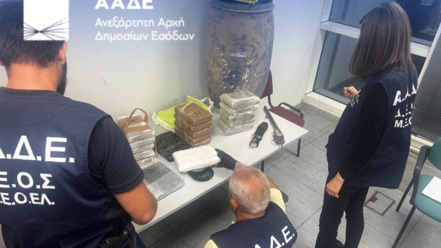 ΑΑΔΕ: Νέα 26,8 κιλά κοκαΐνης από το ίδιο κύκλωμα -  Κρυμμένα σε γιαπί στην Αττική (Εικόνες & Βίντεο)