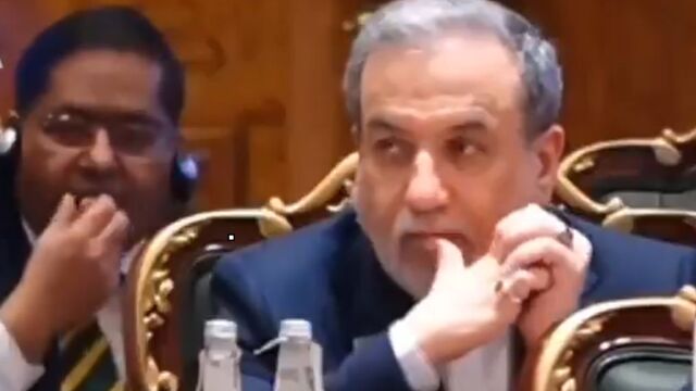 Ινδία: Viral οι αξιωματούχοι που μασουλούσαν πίσω από Πούτιν και Πεζεσκιάν (Βίντεο)