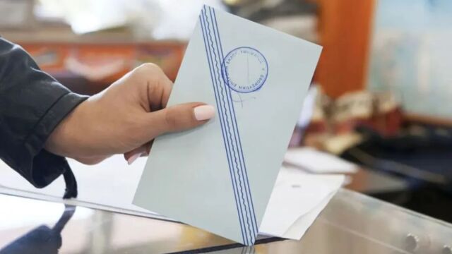 Δημοσκοπήσεις: Ανακατατάξεις και κινητικότητα ψηφοφόρων στη δεξιά ψήφο με φόντο τις γεωπολιτικές εξελίξεις - Τι δείχνουν τα ποσοστά των φιλορώσων