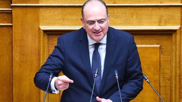 Από την επίθεση στην αντικατάσταση: Το έντονο παρασκήνιο στη ΝΔ μετά την ανάρτηση Λαζαρίδη για τον διευθυντή του υπουργού Άμυνας