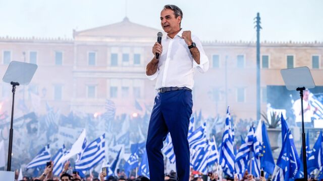 Δημοσκοπήσεις: Τα φρέσκα κουλούρια που παρέλαβε το Μέγαρο Μαξίμου - Πού κινείται η ΝΔ και τι περιμένουν στο γαλάζιο επιτελείο