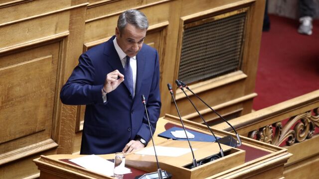 Ο Μητσοτάκης κλιμακώνει τη διμέτωπη επίθεση σε ΠΑΣΟΚ και ΕΛΑΣ: Γιατί ποντάρει στο δίπολο με τον Τσίπρα και χτυπά το ΠΑΣΟΚ - Πώς χτίζει το αφήγημα της αυτοδυναμίας