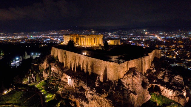 Διπλή ψήφος εμπιστοσύνης για την Ελλάδα: Αναβάθμιση από Scope Ratings σε ΒΒΒ+, θετικό outlook από Moody’s - Η χώρα αναβαθμίζεται σε μια στιγμή που οι διεθνείς αγορές δοκιμάζονται, το μήνυμα Πιερρακάκη