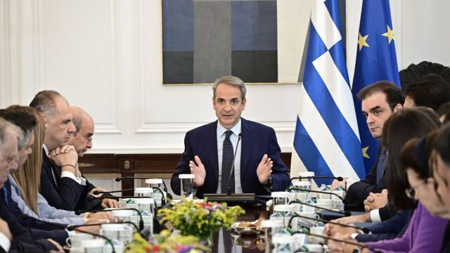Μητσοτάκης: Από τα μέτρα στην αντλία, στη μάχη των Βρυξελλών - Πιέζει για έκτακτη ευελιξία και αξιοποίηση του ΦΠΑ και χτίζει συμμαχίες σε MED9 και Σύνοδο Κορυφής