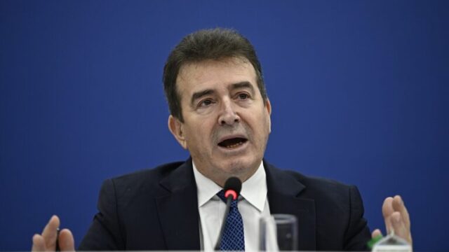 Χρυσοχοΐδης: Θα απαγορευθεί η ενοικίαση σπιτιών για να φιλοξενούν δεκάδες μετανάστες - Έρχεται διάταξη για να τους πετάξουμε έξω (Bίντεο)