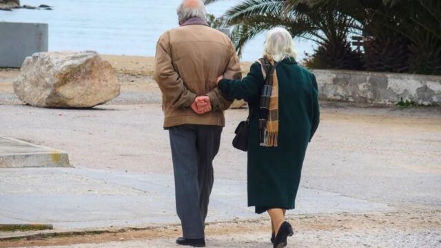 Επίδομα 400 ευρώ: Ποιοι θα λάβουν την ετήσια οικονομική ενίσχυση - Ποια είναι η μοναδική προϋπόθεση για τους συνταξιούχους και πότε θα γίνει η πληρωμή (Βίντεο)