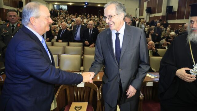 Ομιλία Καραμανλή στο Πολεμικό Μουσείο: Τα κοινά σημεία με τις απόψεις Σαμάρα, οι πικραμένες παρουσίες στις πρώτες θέσεις και το ηχηρό μήνυμα των άδειων καθισμάτων της ΝΔ