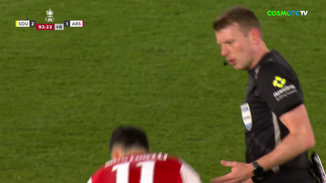 Σαουθάμπτον - Άρσεναλ: Τα... έχασε ο Μαρτινέλι, έσπρωξε τον διαιτητή και πήρε κίτρινη (Βίντεο)