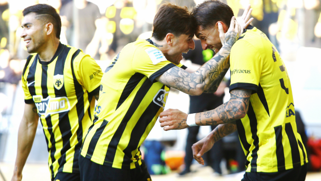 ΑΕΚ - ΠΑΟΚ 3-0, Super League playoffs: Ξεμπέρδεψε με τον έναν και περιμένει... με τις σαμπάνιες στο χέρι! (Βίντεο)