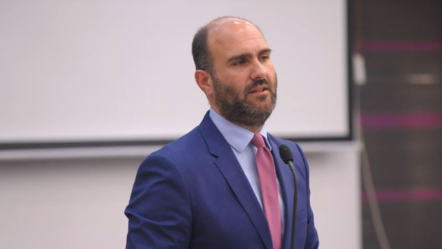 Δημήτρης Μαρκόπουλος: Ανυπόστατες οι φήμες περί μη ύπαρξης πανεπιστημιακού πτυχίου