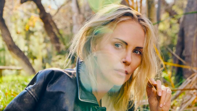 Σαρλίζ Θερόν: Η νύχτα που η μητέρα της σκότωσε τον πατέρα της για να τη σώσει - 