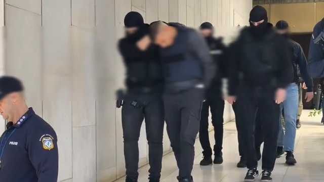 Δολοφονία στον Άγιο Δημήτριο: Ελεύθεροι οι τρεις συλληφθέντες - Αναβλήθηκε για τη Δευτέρα η δίκη