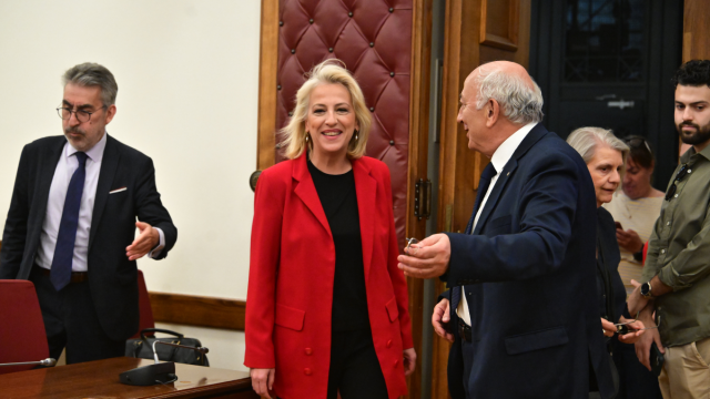 ΣΥΡΙΖΑ: Νέα πρόεδρος της ΚΟ η Ρένα Δούρου με ψήφους 7-1 - Όλα τα βλέμματα τώρα στην Κεντρική Επιτροπή και την παρέμβαση Πολάκη (Εικόνες)