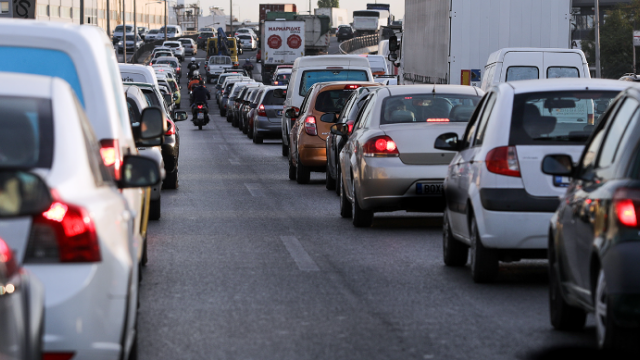 Σχολεία: Μόλις 12 λεπτά διαφορά στην ώρα έναρξης θα μπορούσαν να μειώσουν το πρωινό μποτιλιάρισμα