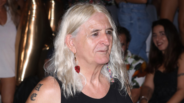 Νίκος Καρβέλας: Επιστρέφει ζωντανά στην τηλεόραση - Πού θα εμφανιστεί (Βίντεο)
