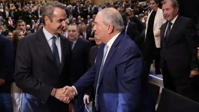 Το παρασκήνιο των εμφανίσεων Μητσοτάκη: Το μήνυμα ενότητας και αμφίπλευρης διεύρυνσης, οι εσωκομματικές ισορροπίες και το σχέδιο για την αυτοδυναμία του 2027