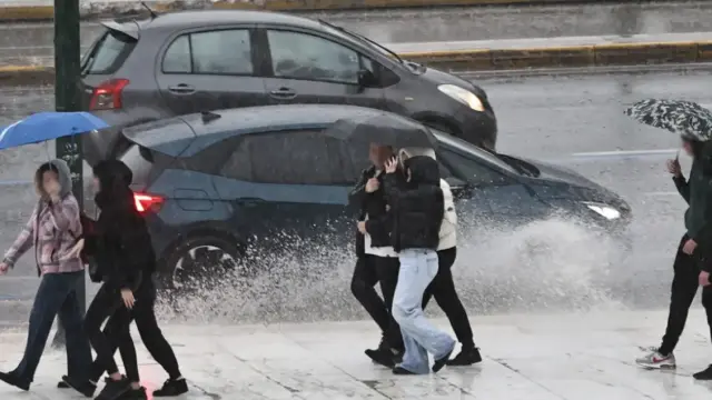 Νέο έκτακτο δελτίο επιδείνωσης καιρού: Πορτοκαλί προειδοποίηση για 5 περιοχές - Ισχυρές βροχές, θυελλώδεις άνεμοι και αφρικανική σκόνη