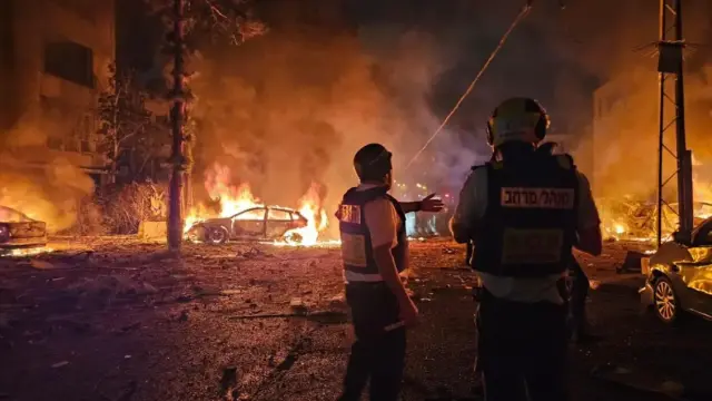Live οι δραματικές εξελίξεις από τη Μέση Ανατολή: Ιρανικό χτύπημα σε μαρίνα του Άμπου Ντάμπι, σφοδροί βομβαρδισμοί Ισραήλ στην Τεχεράνη - Περνάμε στην επόμενη φάση της επιχείρησης, έρχονται εκπλήξεις, λένε οι IDF