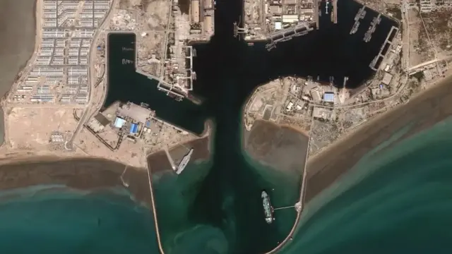 Μέση Ανατολή: Το Ιράν ετοιμάζει νάρκες στο Στενό του Ορμούζ λέει το CBS - Σειρήνες στο Ισραήλ και εκρήξεις στο Μπαχρέιν  (Live οι εξελίξεις)