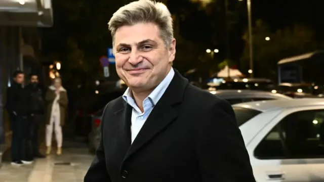 Αποθεώνει ΠΑΣΟΚ ο Φαραντούρης: Συγκροτημένος πόλος, μπορεί να αποτελέσει εφαλτήριο συσπείρωσης της δημοκρατικής παράταξης