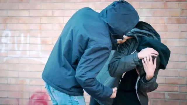 Σοκ στην Πάτρα: Πάτρα: 12χρονος κατήγγειλε τον πατέρα του για εξαναγκαστική εργασία με χρήση βίας - Η ανακοίνωση από το Χαμόγελο του Παιδιού