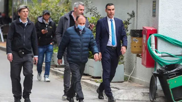 Στον Ευαγγελισμό φίλοι και συνεργάτες του Γιώργου Μυλωνάκη που νοσηλεύεται στη ΜΕΘ (Εικόνες & Βίντεο)