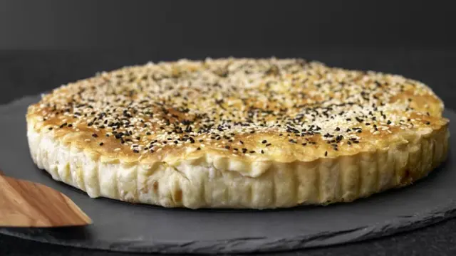 Η πιο εύκολη τυρόπιτα χωρίς φύλλο με εξτρα πρωτεϊνη - Ιδανική και για δίαιτα