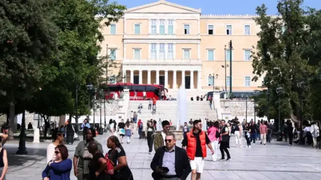 Oι κερδισμένοι από τα μέτρα στήριξης: Ποιοι παίρνουν αυξημένα επιδόματα, επιστροφή ενοικίου και μπαίνουν σε εξωδικαστικό και 72 δόσεις