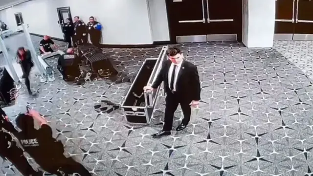 Oπτικό υλικό από τη νύχτα της επίθεσης στον Τραμπ: Δεν υπάρχει ένδειξη ότι ο Άλεν πυροβόλησε τους μυστικούς πράκτορες - Ανάλυση της Washington Post (Εικόνα)