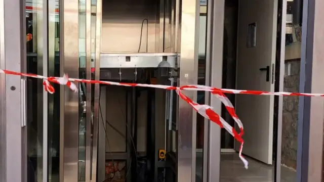 Τραγωδία στην Κηφισιά: Γυναίκα σε αναπηρικό αμαξίδιο εγκλωβίστηκε σε ασανσέρ και έχασε τη ζωή της