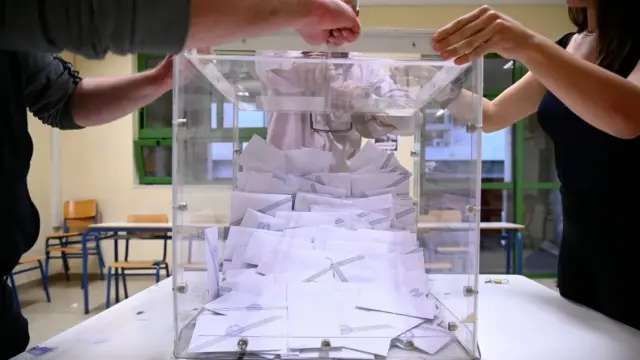 Δημοσκόπηση Pulse: Πρώτη η ΝΔ με διπλάσια διαφορά από το ΠΑΣΟΚ  - Πόσοι θα ψήφιζαν τα κόμματα Τσίπρα, Σαμαρά, Καρυστιανού (Βίντεο)