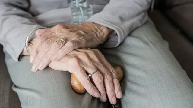 Βάλτε τα χρυσαφικά σε λεκάνη για να μην προκαλέσουν… ραδιενέργεια: Οι διάλογοι-σοκ της οργάνωσης του ΔΕΔΔΗΕ που άρπαξε εκατομμύρια - Έτσι έπειθαν ηλικιωμένους