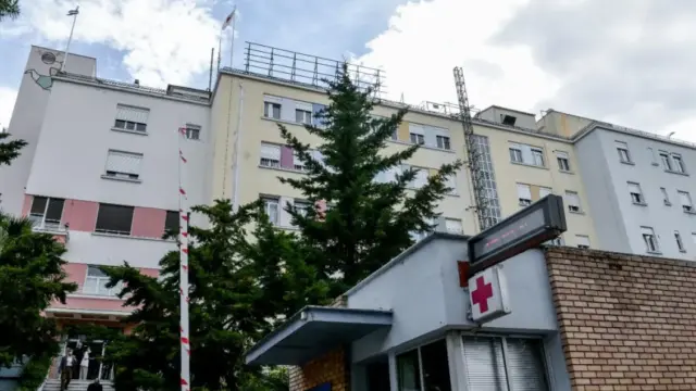 Περιστέρι: Δεν πήγαιναν σχολείο τα έξι παιδιά , δεν υπήρχε κακοποίηση, υποστηρίζει η γιαγιά τους - Πώς εξηγεί τις ακαθαρσίες στο σπίτι (Βίντεο)