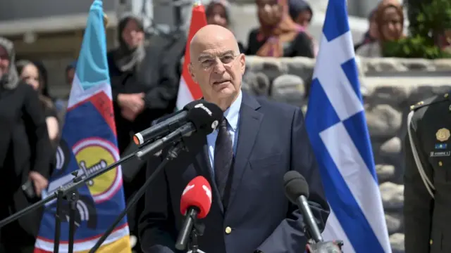 Τουρκική παρενόχληση δια ασυρμάτου στο αεροσκάφος του Δένδια