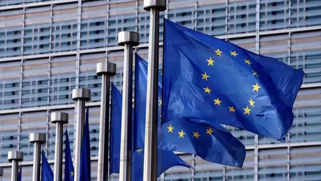 Κομισιόν: Νέα στρατηγική για τα νησιά και τις παρά