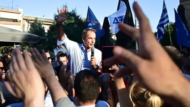 Δημοσκοπήσεις: Που αποδίδουν οι αναλυτές την ανοδική πορεία των γαλάζιων ποσοστών - Τι δείχνουν τα ποιοτικά στοιχεία των μετρήσεων