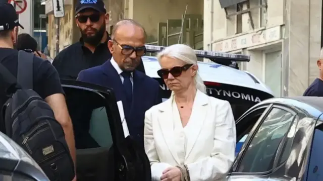Γιώργος Μαζωνάκης: Μπελά που βρήκαμε… - Ο διάλογος υπνοθεραπευτή και γιατρού μετά την κατάρρευση και η κατάθεση της νοσηλεύτριας για τα κρίσιμα λεπτά στο ιατρείο (Βίντεο)