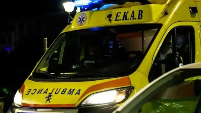 Πετρούπολη: Σοβαρό τροχαίο με σύγκρουση δύο μοτοσικλετών - Τρεις τραυματίες, ο ένας σε πολύ σοβαρή κατάσταση