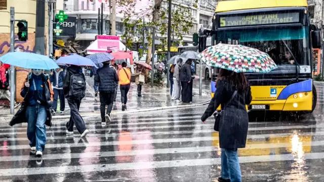 Από τα κοντομάνικα στα μπουφάν μέσα σε λίγες ημέρες - Ο καιρός ετοιμάζει μεγάλη ανατροπή με αισθητή πτώση της θερμοκρασίας, καταιγίδες και χιόνια στα ορεινά (Βίντεο)